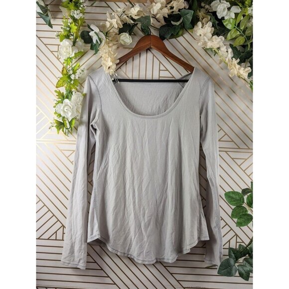 Lululemon Women's Perforated Athletic Long Sleeve Thumb Holes Size 4? - Picture 1 of 8